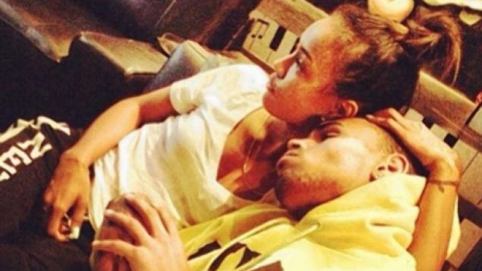 Chris Brown a jeho staronová přítelkyně Karrueche Tran. Milence vyfotil Chrisův kamarád Kid Red